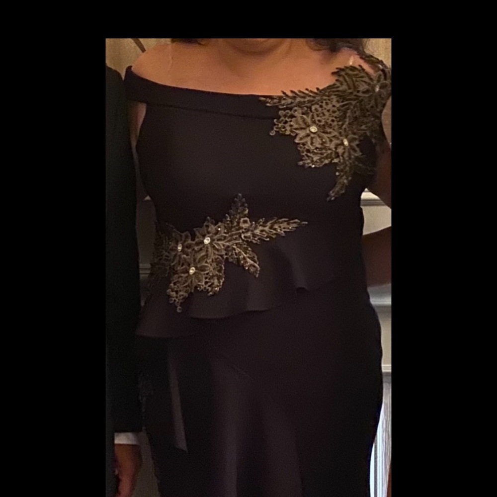 Beautiful long black dress  very clean nice dress size 12/14 stretchy material